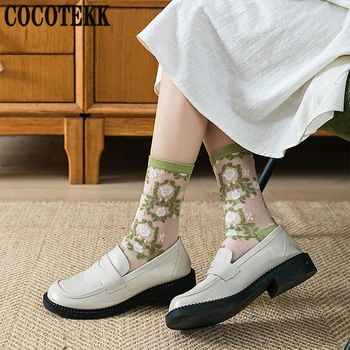 Kadın Çorap İlkbahar Yaz Yeni Geldi Retro Dantel Çiçek Örgü Sevimli Çorap İnce Orta Tüp Şeffaf Tatlı Nefes Çorap Hediye
