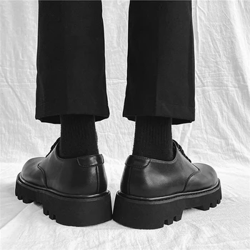 Erkekler Lace Up Platformu Sneakers Erkek Rahat erkek resmi ayakkabı Erkek Bölünmüş Deri Elbise Ayakkabı Tıknaz Topuk Moda Streetwear