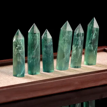 1 adet Cilalı Yeşil Doğal Florit Kristal Noktası Altıgen Sütun Mineral Dekorasyon Sihirli Onarım Şifa Değnek Ev Süsler
