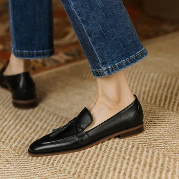 Hakiki Deri Siyah Kadın Ayakkabı Asılı Püskül Loafer'lar bayan ayakkabıları Kadın Slip-on Rahat yürüyüş ayakkabıları Kadınlar için 2022 Bahar Yeni