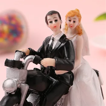 Sıcak Motosiklet Çift Romantik Damat ve Gelin Evlenmek Reçine Heykelcik Düğün Pastası Topper Dekorasyon Malzemeleri sevgililer Nişan