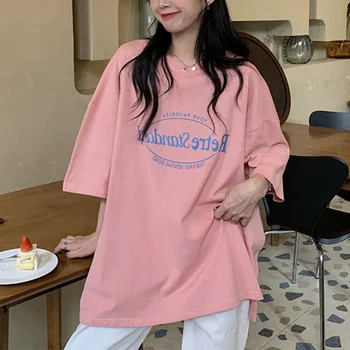 Kısa Kollu Pembe Kadın T Shirt 2022 Yeni Yaz Kore Tarzı Gevşek Casual Tops Tees Streetwear Mektup Baskılı Kadın T-shirt