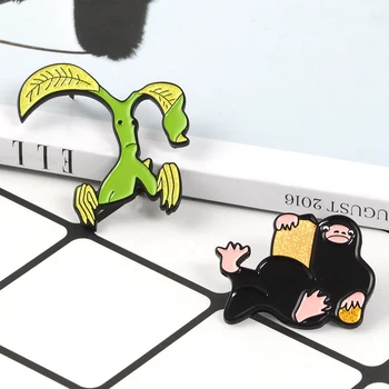 Niffler ve Pickett Bowtruckle Broş Karikatür Fantezi Hayvan Yaratık Canavar Sihirli Film Emaye Pin Denim Yaka Rozeti Hayranları Hediyeler