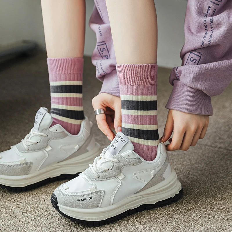 Görüntü /pic/images_156089-3/Pembe-çizgili-rahat-harajuku-streetwear-spor-çorapları.jpg